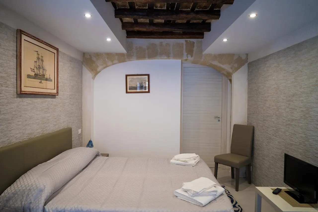 Konukevi Cortile Azzurro Otel Trapani İtalya