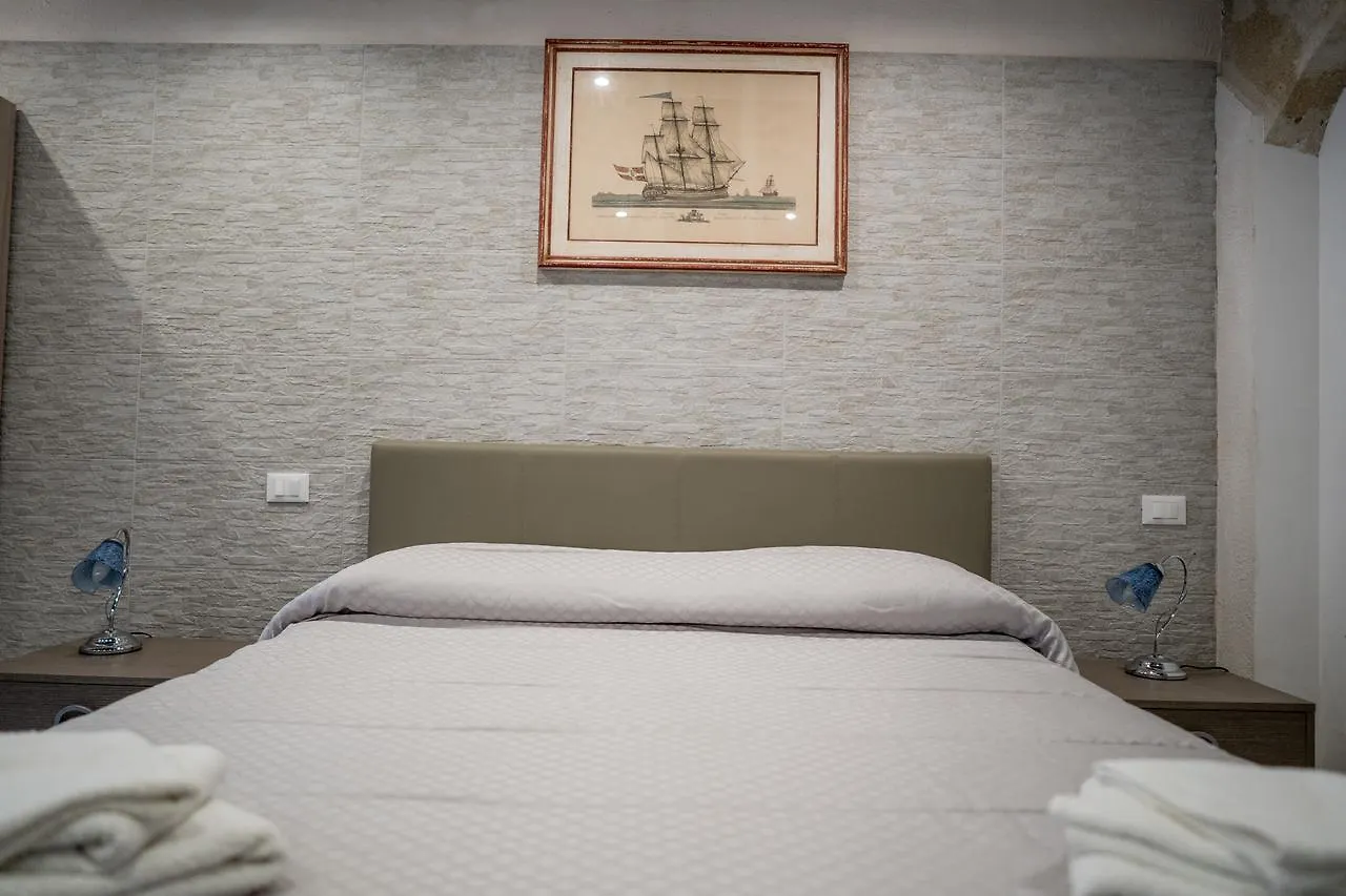 Cortile Azzurro Otel Trapani Konukevi